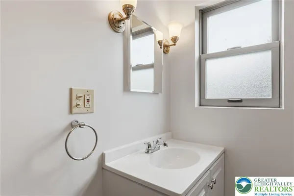 $319,900 | 4061 Hampshire Court, Allentown, PA 18104