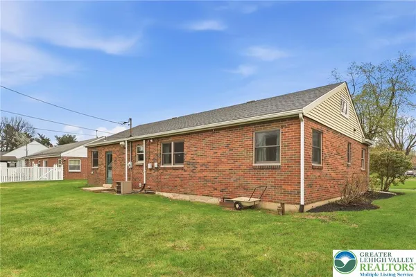 $319,900 | 4061 Hampshire Court, Allentown, PA 18104