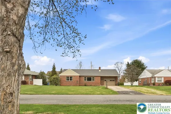 $319,900 | 4061 Hampshire Court, Allentown, PA 18104