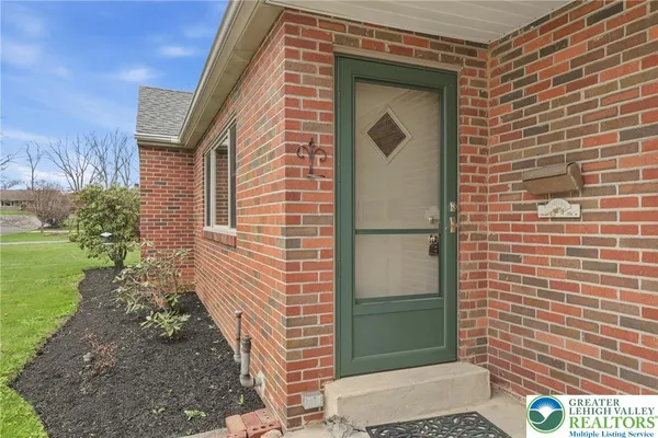 $319,900 | 4061 Hampshire Court, Allentown, PA 18104