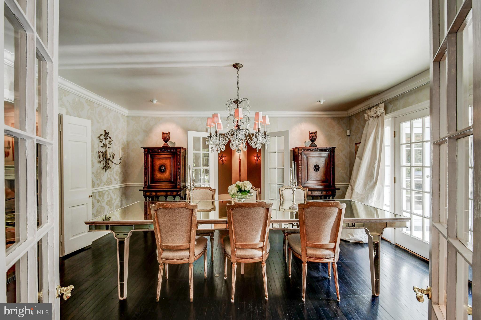 801 St Georges Road Baltimore, MD 21210 - Photo 16 of 90 Dine in style