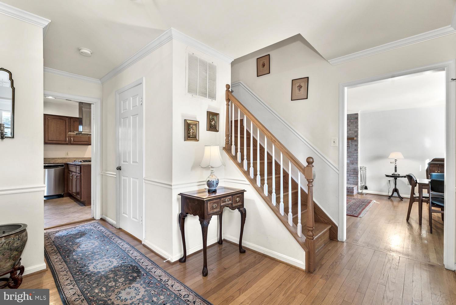 16818 Excaliber Way Sandy Spring, MD 20860 - Photo 2 of 35 Foyer