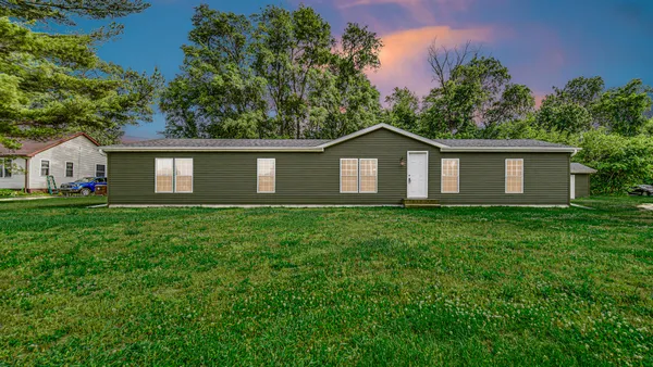 $250,000 | 11983 North 330 East, Thayer, IN 46381