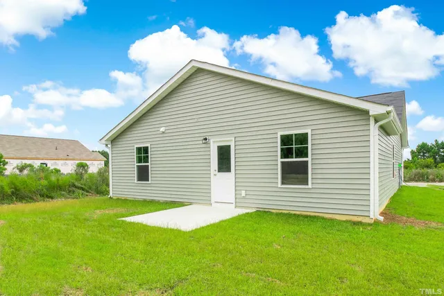 a view of a house with a backyard