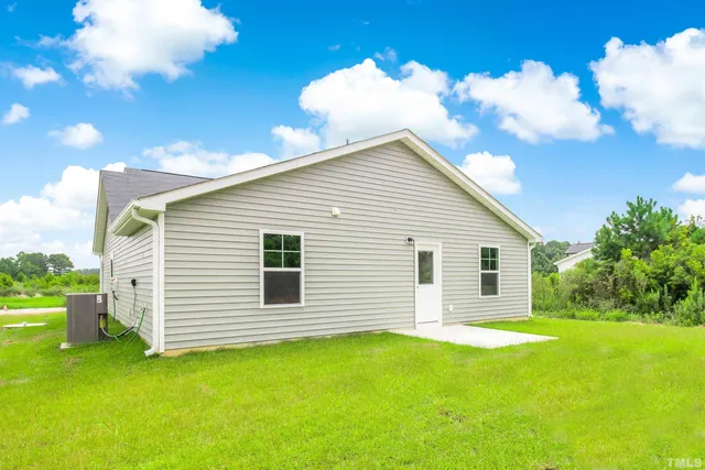 a view of a house with a backyard