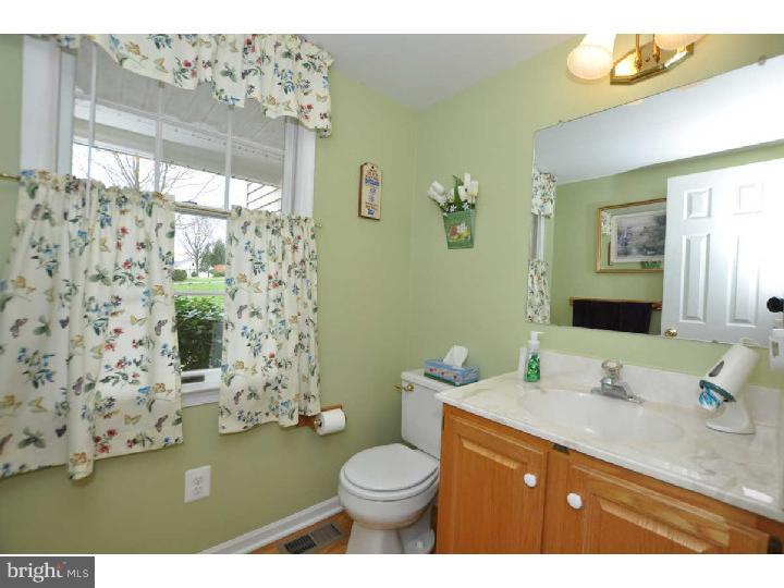 261 Spring Run Lane Downingtown, PA 19335 - Photo 17 of 25 Bathroom