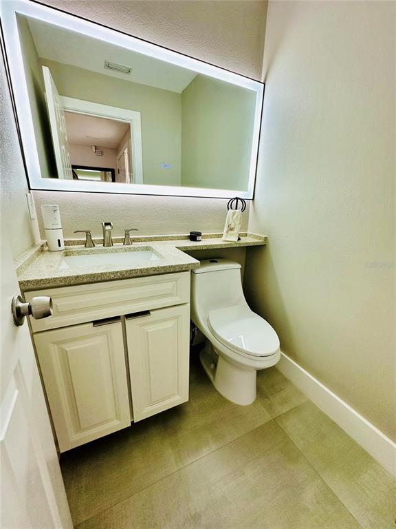 784 South Pennsylvania Avenue Winter Park, FL 32789 - Photo 17 of 29 a bathroom with a toilet a sink and mirror