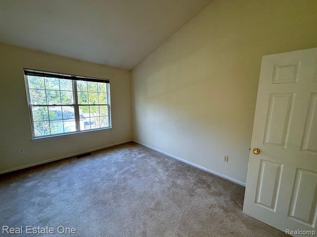 1423 Chesapeake Road, Unit 54 Royal Oak, MI 48067 - Photo 16 of 35
