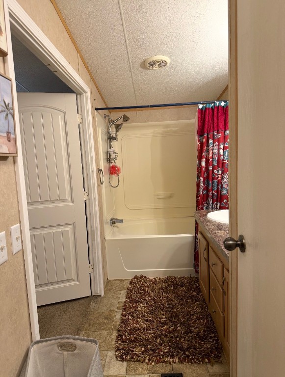 18504 Noyce Road Crosby, TX 77532 - Photo 19 of 24 a bathroom with a bathtub and shower