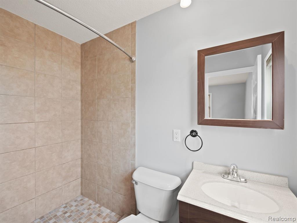 46733 Shelby Road Utica, MI 48317 - Photo 20 of 25