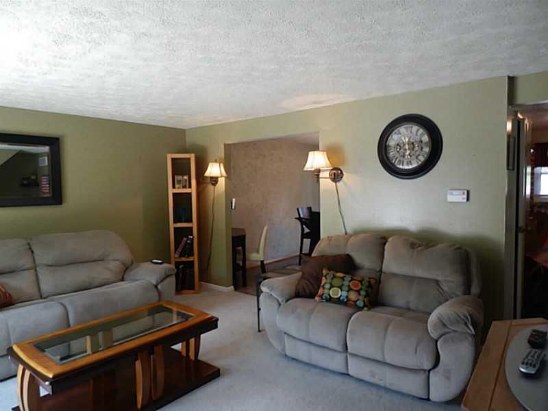 546 Hunters Path Road Bridgeville, PA 15017 - Photo 4 of 24 Living Room.