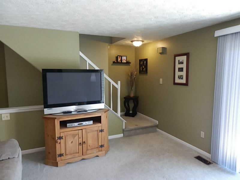 546 Hunters Path Road Bridgeville, PA 15017 - Photo 5 of 24 Living Room.