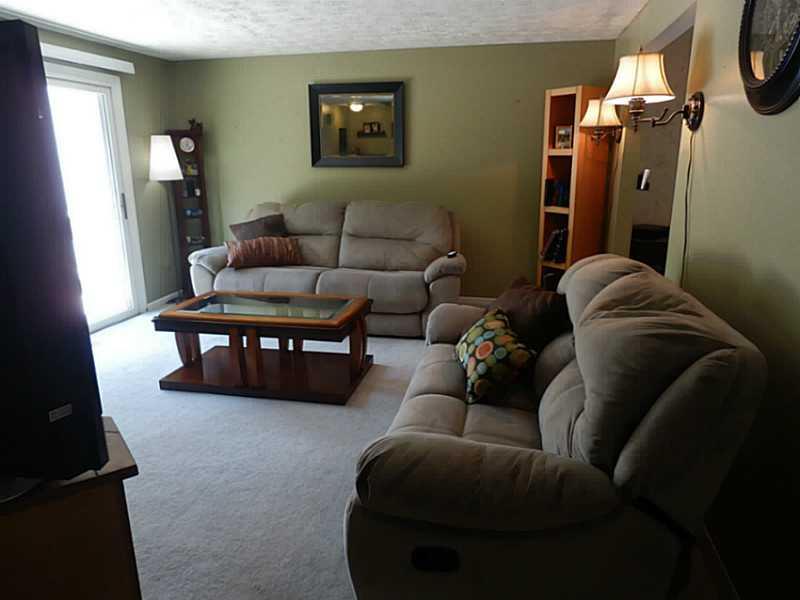 546 Hunters Path Road Bridgeville, PA 15017 - Photo 6 of 24 Living Room.