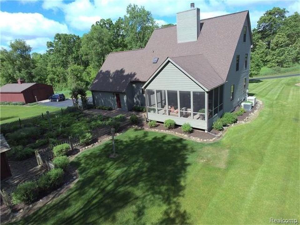 4916 Bullard Road Hartland, MI 48353 - Photo 3 of 62 3.jpg