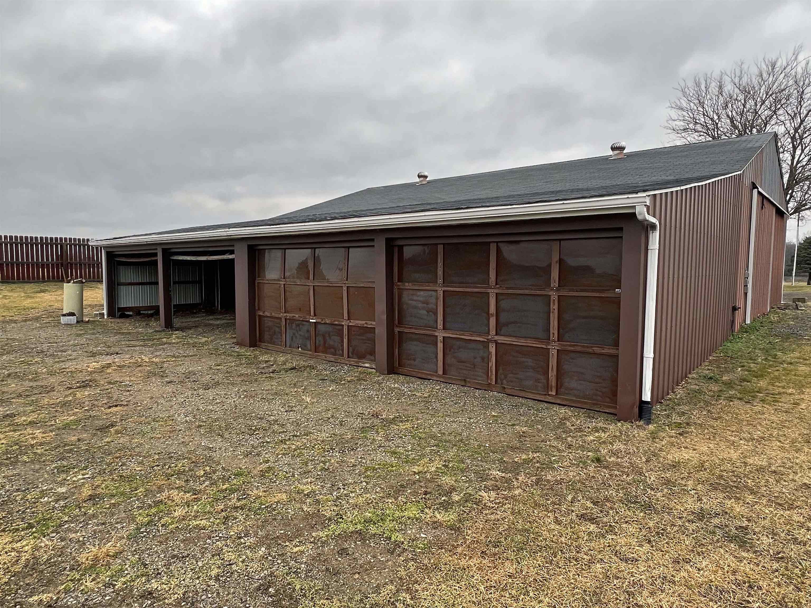 2784 East North Ridge Road Chesaning, MI 48616 - Photo 16 of 52 50097983-15.JPG