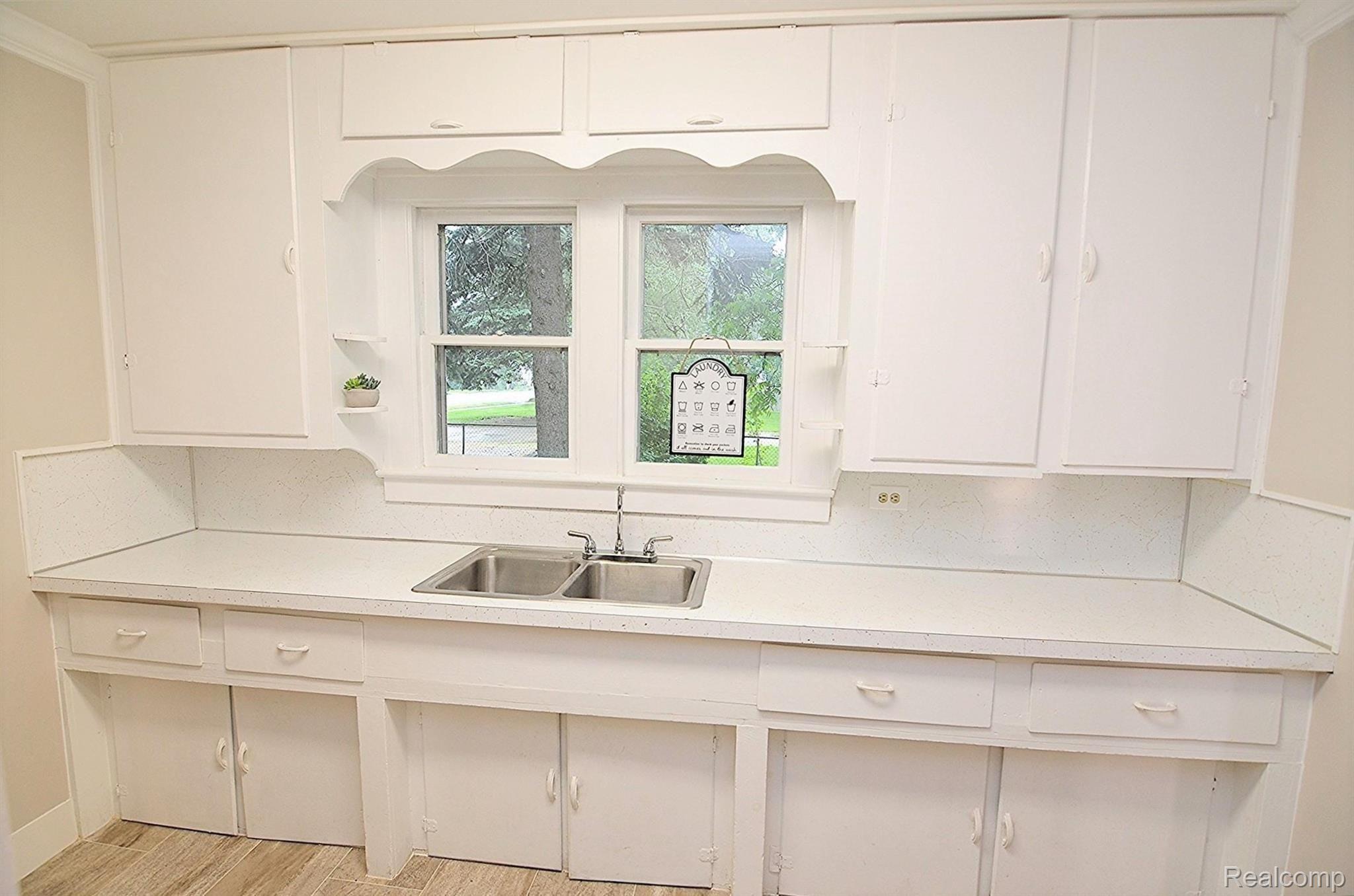 2233 East Bristol Road Burton, MI 48529 - Photo 17 of 24 HUGE LAUNDRY~MUD ROOM~TONS OF STORAGE