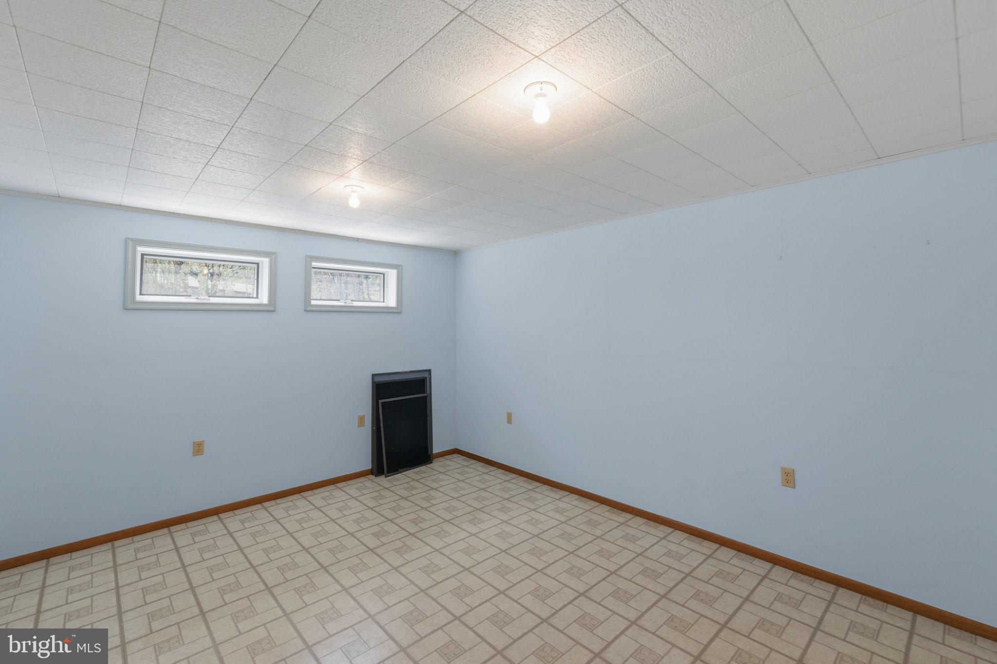 777 Glengary Road Winchester, VA 22603 - Photo 43 of 69 an empty room with windows