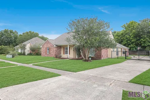 $320,000 | 5232 Rivermeadow Drive, Baton Rouge, LA 70820