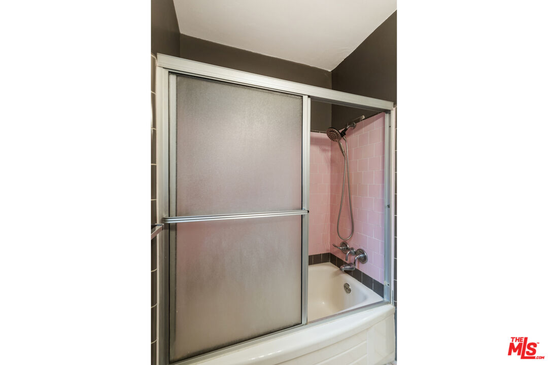 7716 Thousand Oaks Drive Tujunga, CA 91042 - Photo 28 of 34