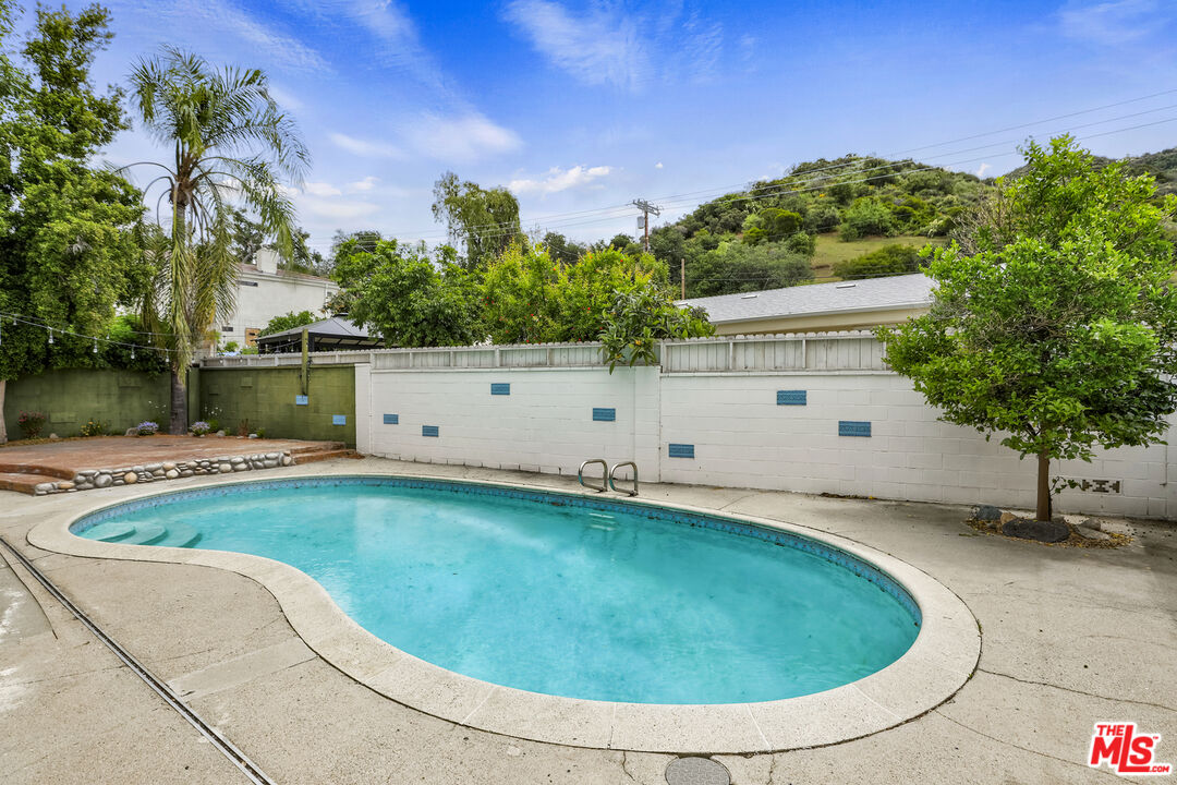 7716 Thousand Oaks Drive Tujunga, CA 91042 - Photo 29 of 34 a view of a swimming pool with a yard