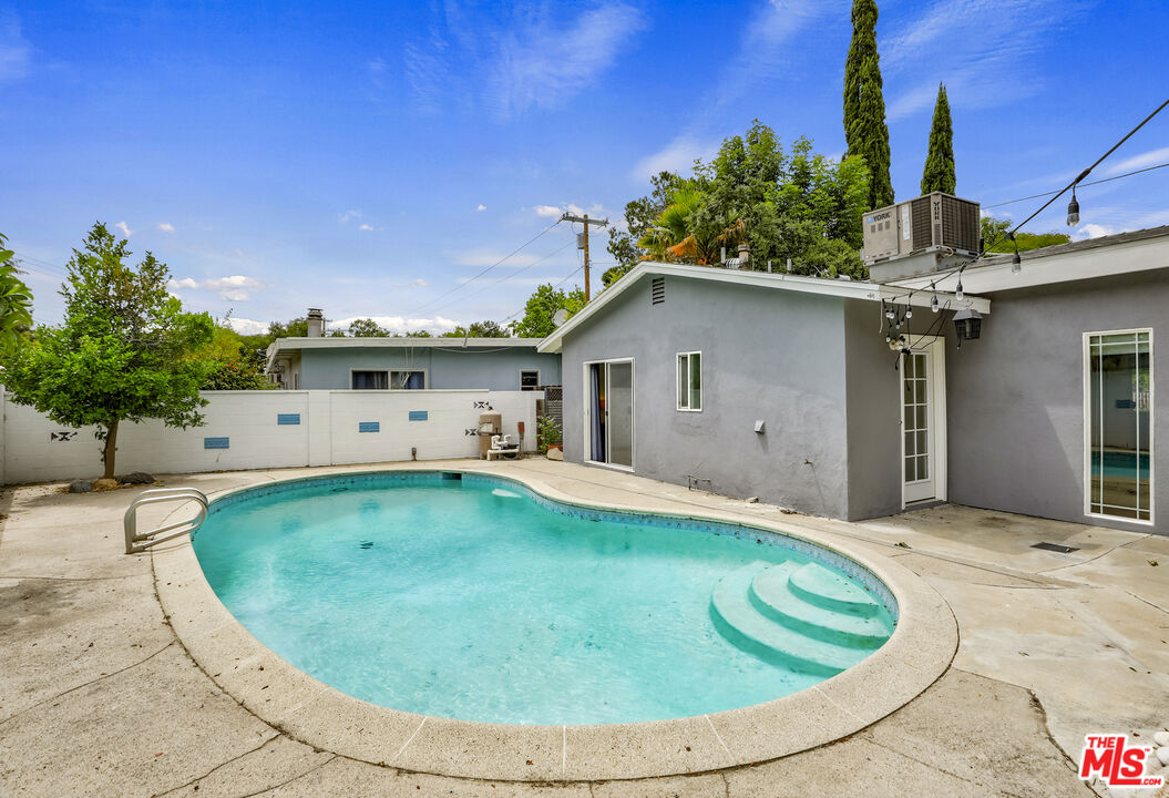 7716 Thousand Oaks Drive Tujunga, CA 91042 - Photo 31 of 34 a view of a house with swimming pool