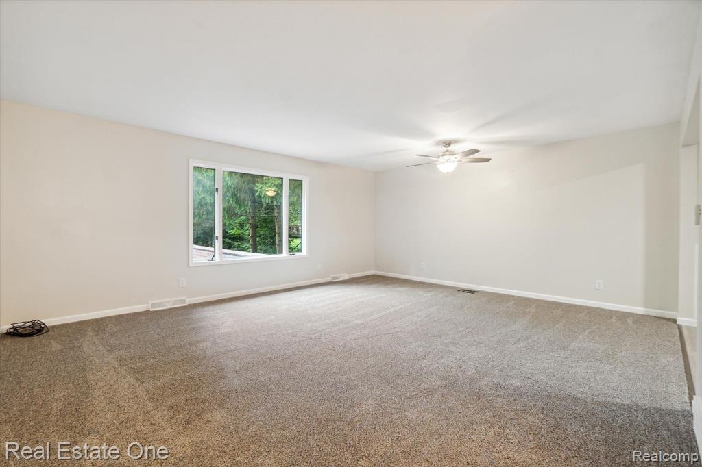12160 Rattalee Lake Road Davisburg, MI 48350 - Photo 5 of 46