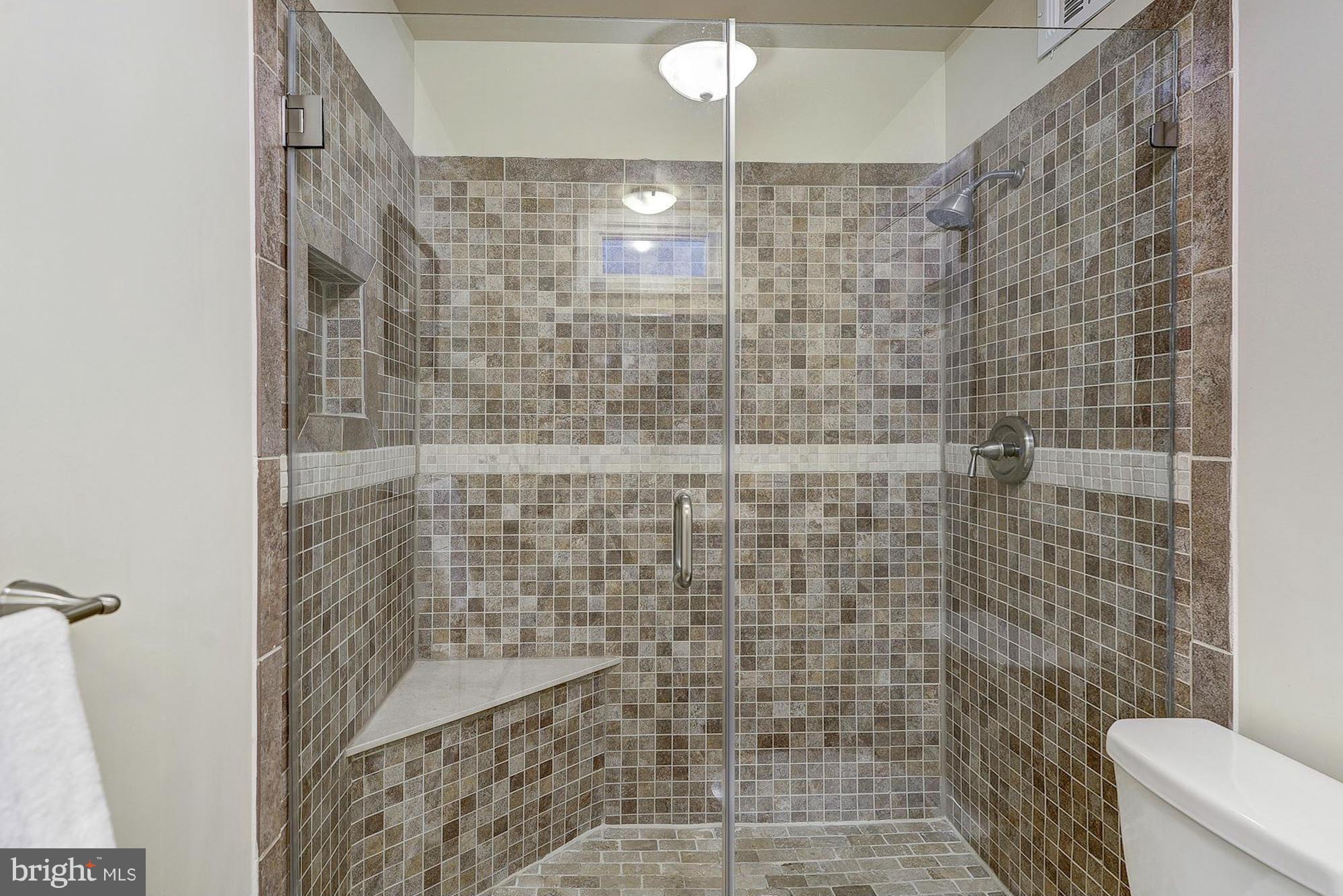 1620 Waters Edge Lane Reston, VA 20190 - Photo 22 of 30 a bathroom with a shower