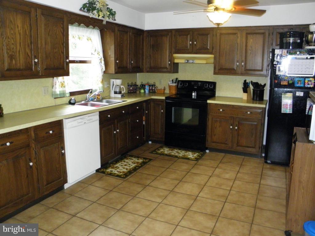 1814 North Eden Road Lancaster, PA 17601 - Photo 3 of 12