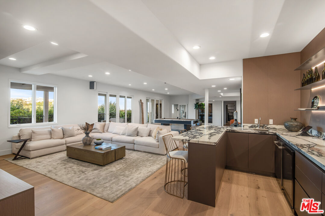 930 North Tigertail Road Los Angeles, CA 90049 - Photo 17 of 26