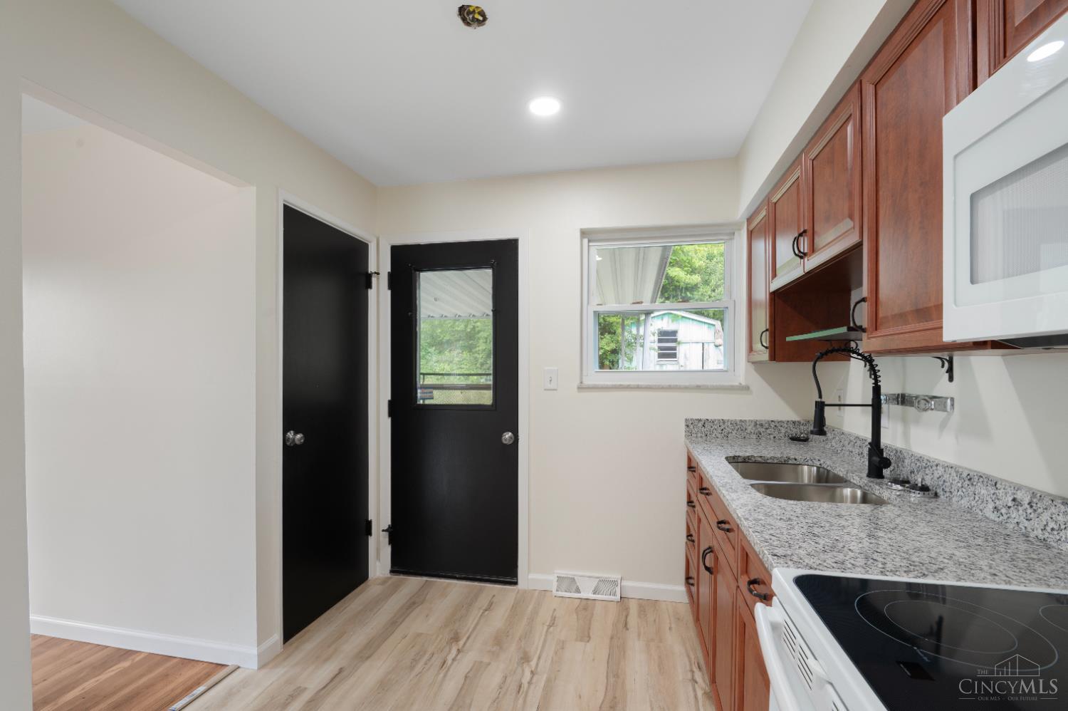 8784 Pippin Road Cincinnati, OH 45231 - Photo 12 of 31 Gallery Image 12