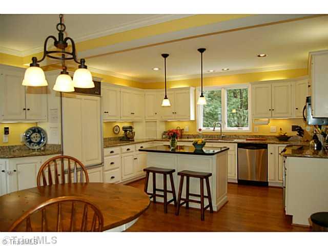 807 Dover Road Greensboro, NC 27408 - Photo 3 of 16 Kitchen.