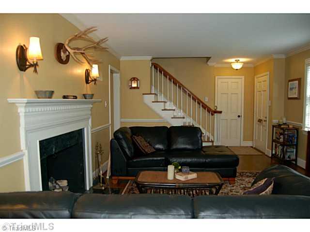 807 Dover Road Greensboro, NC 27408 - Photo 5 of 16 Living Room.