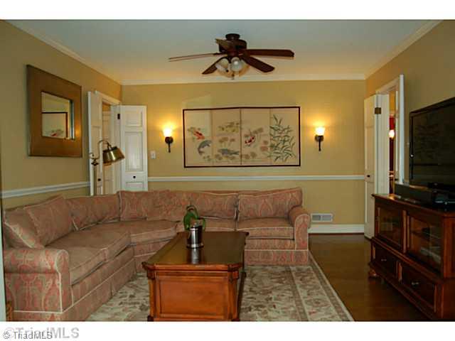 807 Dover Road Greensboro, NC 27408 - Photo 8 of 16 Den/Family/Great Room.