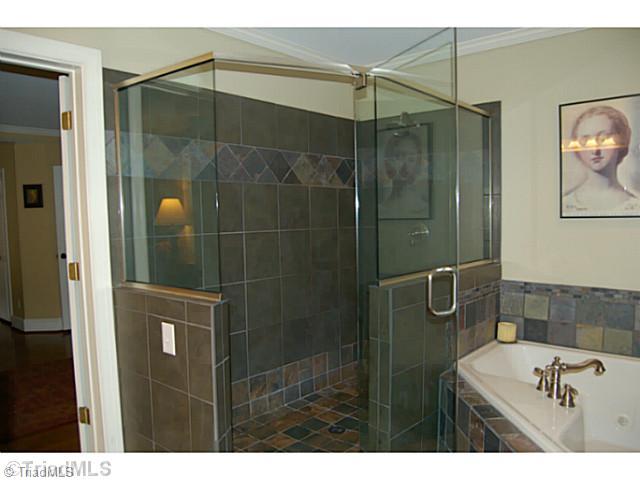 807 Dover Road Greensboro, NC 27408 - Photo 10 of 16 Master Bath/Spa.