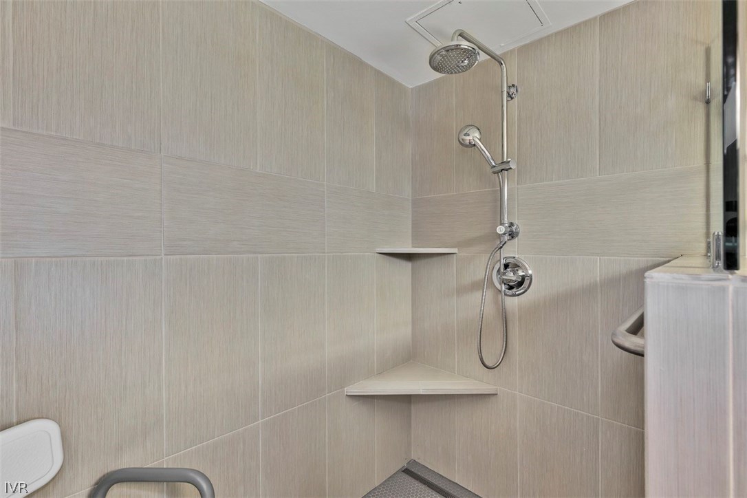 333 Ski Way, Unit 277 Incline Village, NV 89451 - Photo 16 of 33 a bathroom with a shower