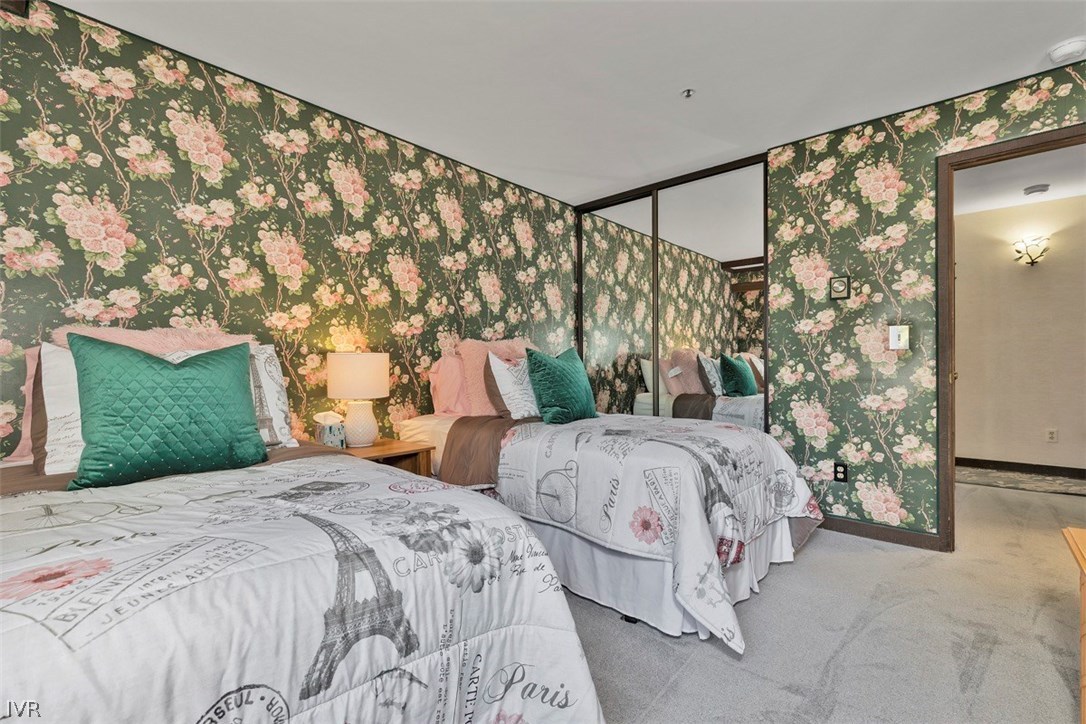 333 Ski Way, Unit 277 Incline Village, NV 89451 - Photo 17 of 33 a bedroom with two beds and a chandelier