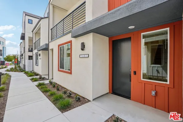 $1,074,990 | 1681 Coral Sea Lane, Los Angeles, CA 90732