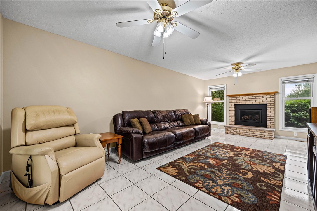 8 Summer Ridge Circle Clarkson, NY 14420 - Photo 5 of 49
