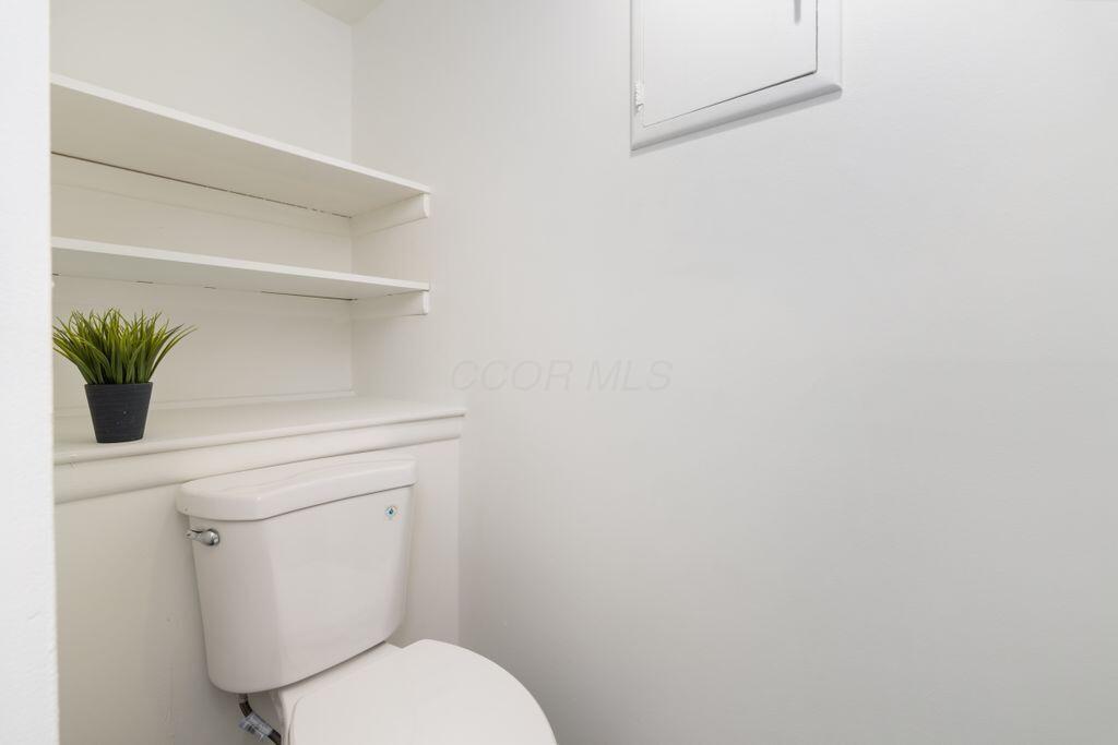 1363 Coburg Road Columbus, OH 43227 - Photo 24 of 37 Full Bathroom 2