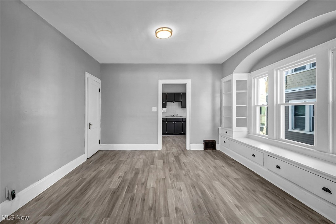1854 Grantham Road Cleveland, OH 44112 - Photo 10 of 47 Gallery Image 10