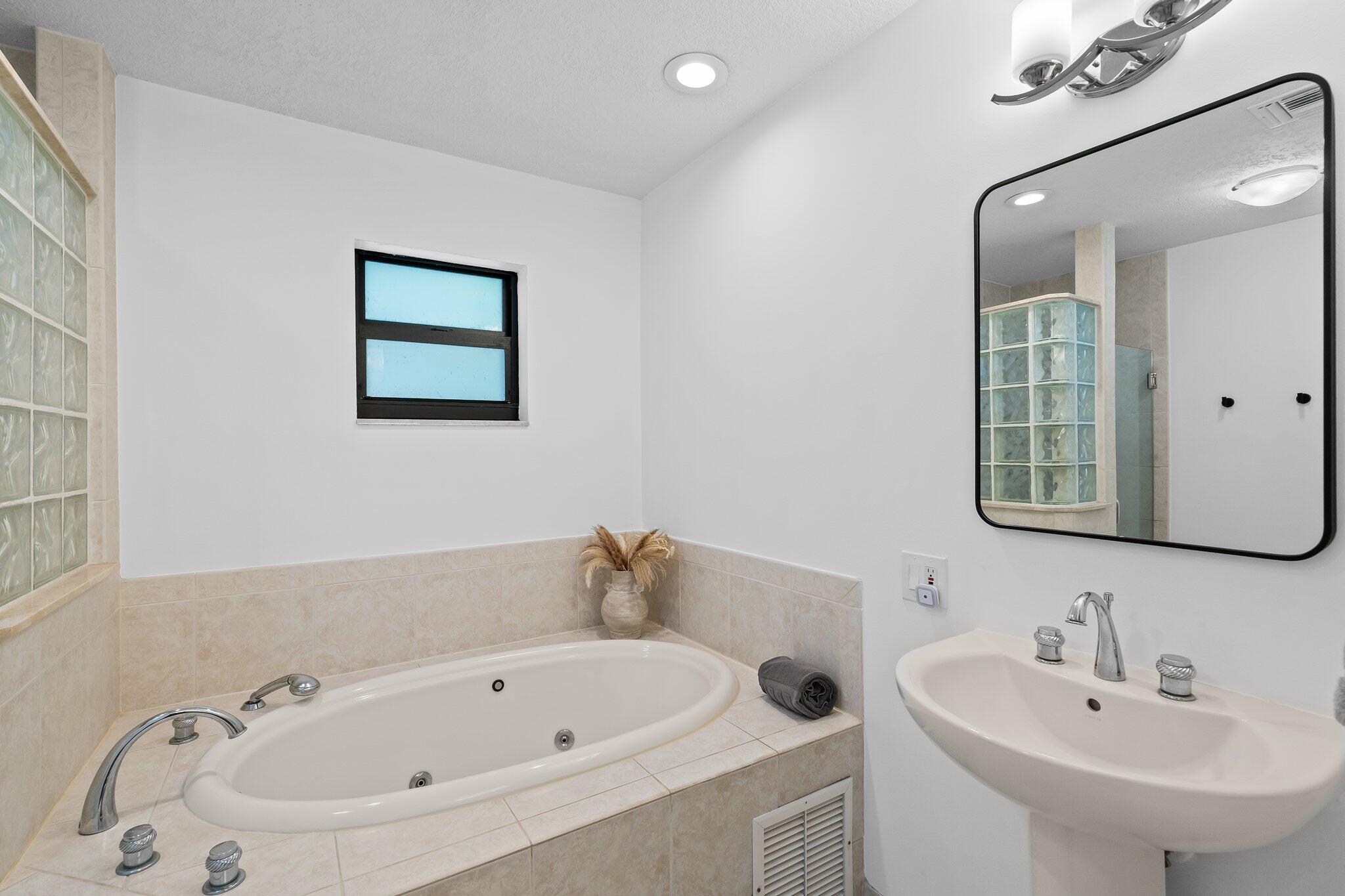 20210 Southwest 49th Court Southwest Ranches, FL 33332 - Photo 29 of 63 Primary Bathroom
