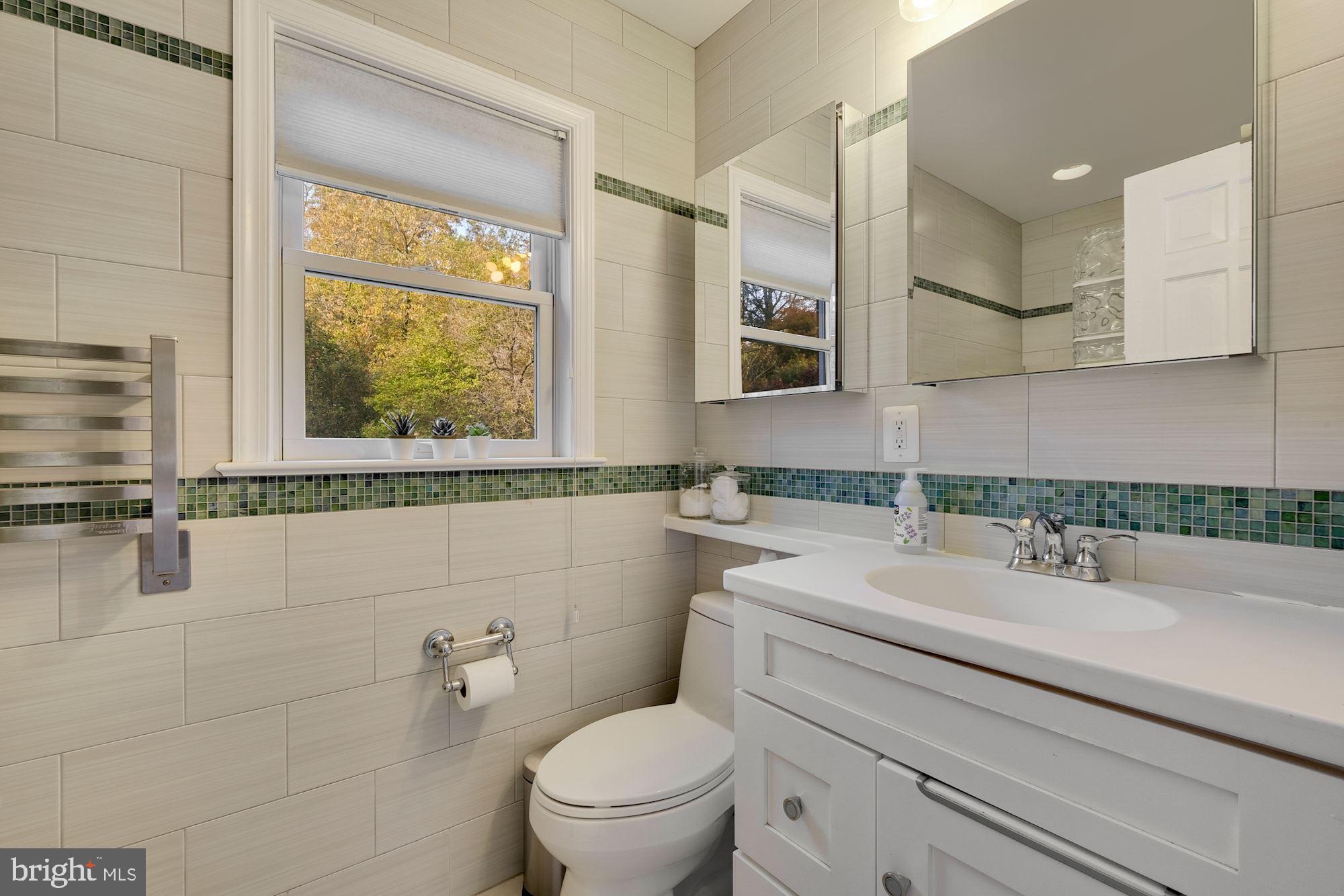 2717 Rittenhouse Street Northwest Washington, DC 20015 - Photo 18 of 59 Owner's En Suite Full Bath