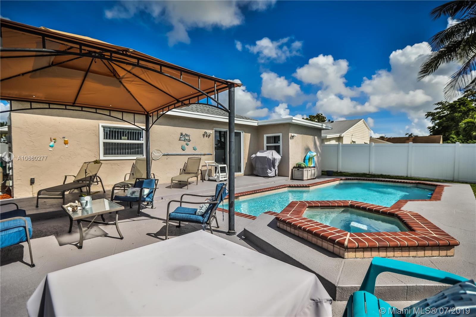 8298 Huntsman Place Boca Raton, FL 33433 - Photo 3 of 26