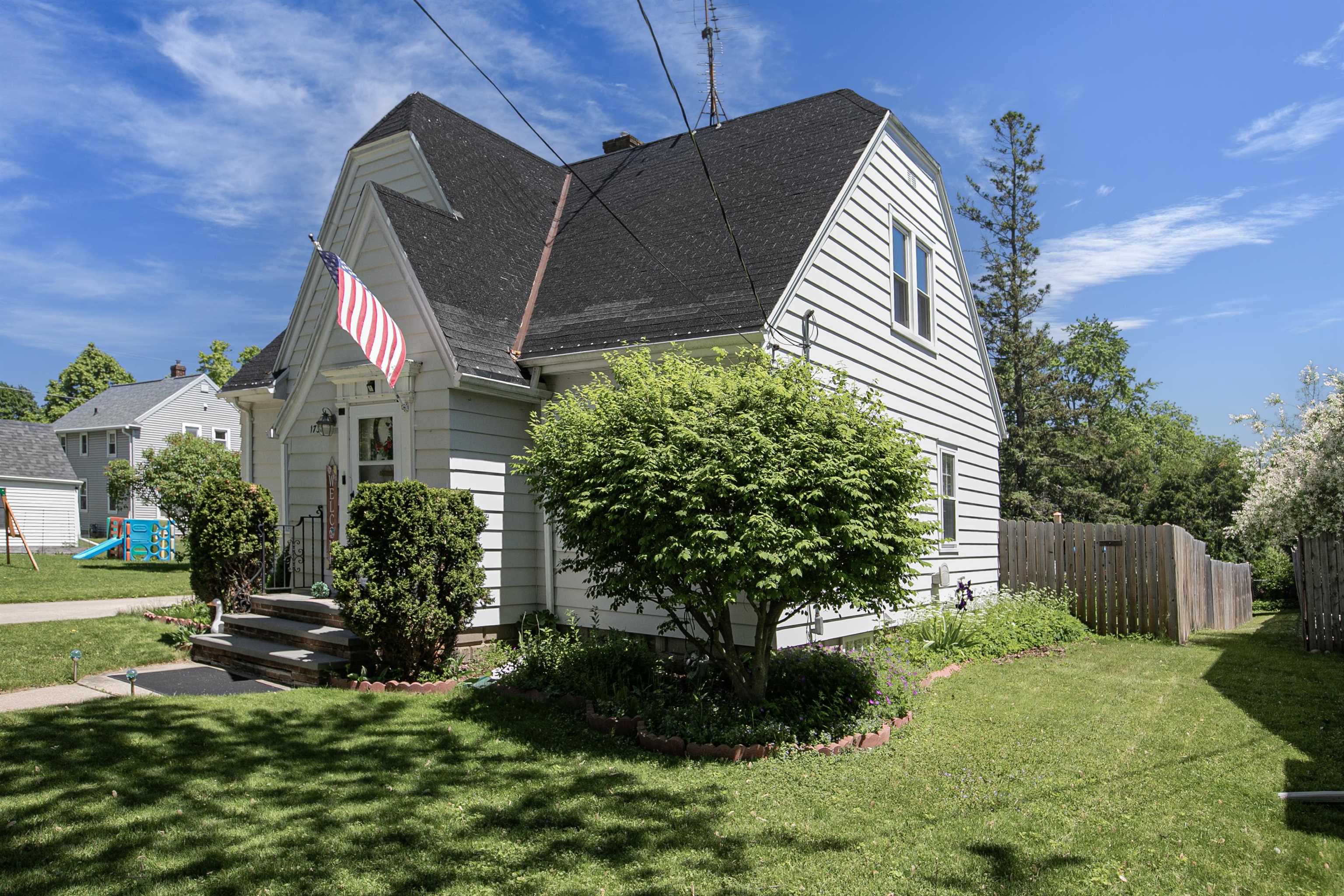 1738 North Erb Street Appleton, WI 54911 - Photo 1 of 38