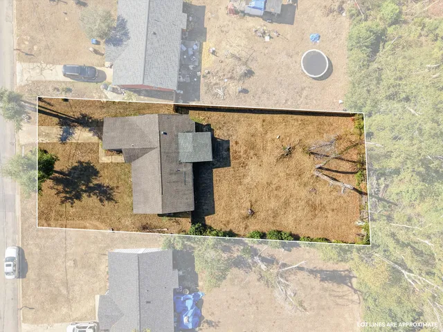 an aerial view of a house with yard swimming pool and outdoor seating