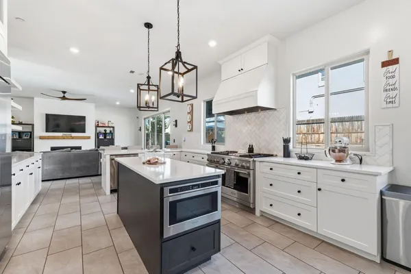 $869,900 | 785 Ponderosa Way, Madera, CA 93636