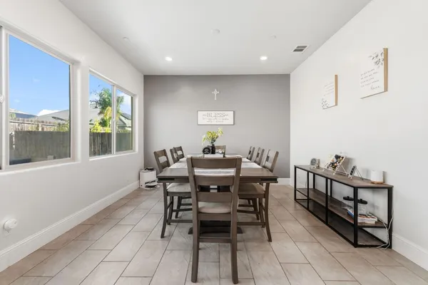 $869,900 | 785 Ponderosa Way, Madera, CA 93636