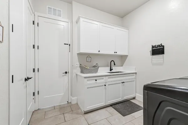 $869,900 | 785 Ponderosa Way, Madera, CA 93636