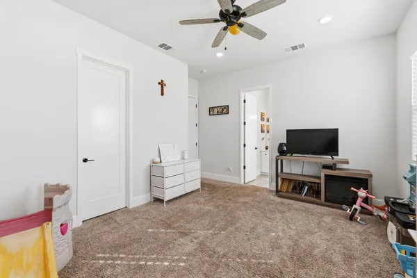 $869,900 | 785 Ponderosa Way, Madera, CA 93636