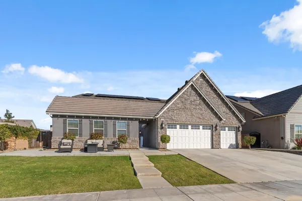 $869,900 | 785 Ponderosa Way, Madera, CA 93636